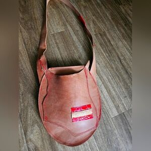Handcrafted Leather Shoulder Bag -‎ Tan and Red